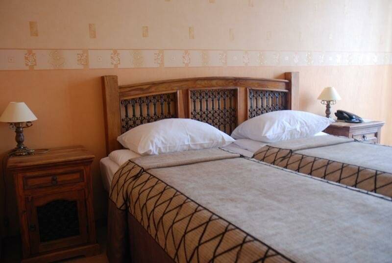 Номер стандарт с 2 односпальными кроватями (с завтраком)